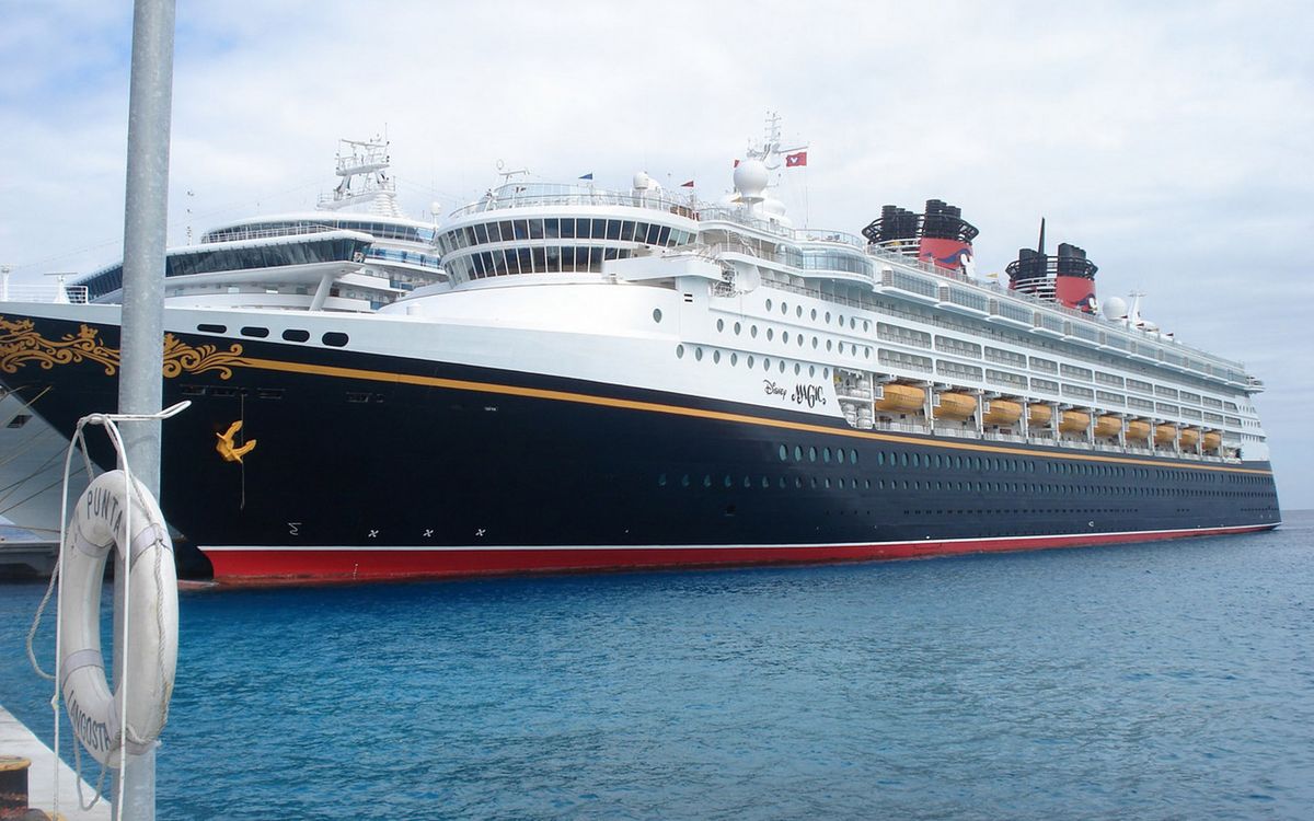 BAR ATTENDANT LOUNGES at ISMIRA Agency